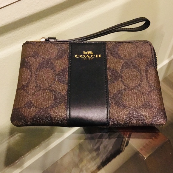 Coach Handbags - 🛍Coach small zip corner wristlet